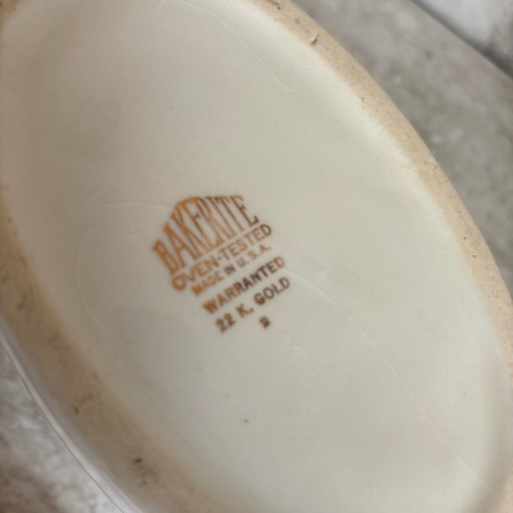 Vintage Mid Century Modern Bakerite Tulip Teapot with 22K Gold Trim Art Deco - Picture 7 of 8